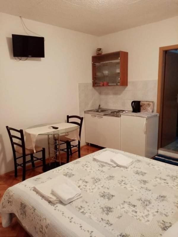 Apartmani Jela Makarska Exterior foto