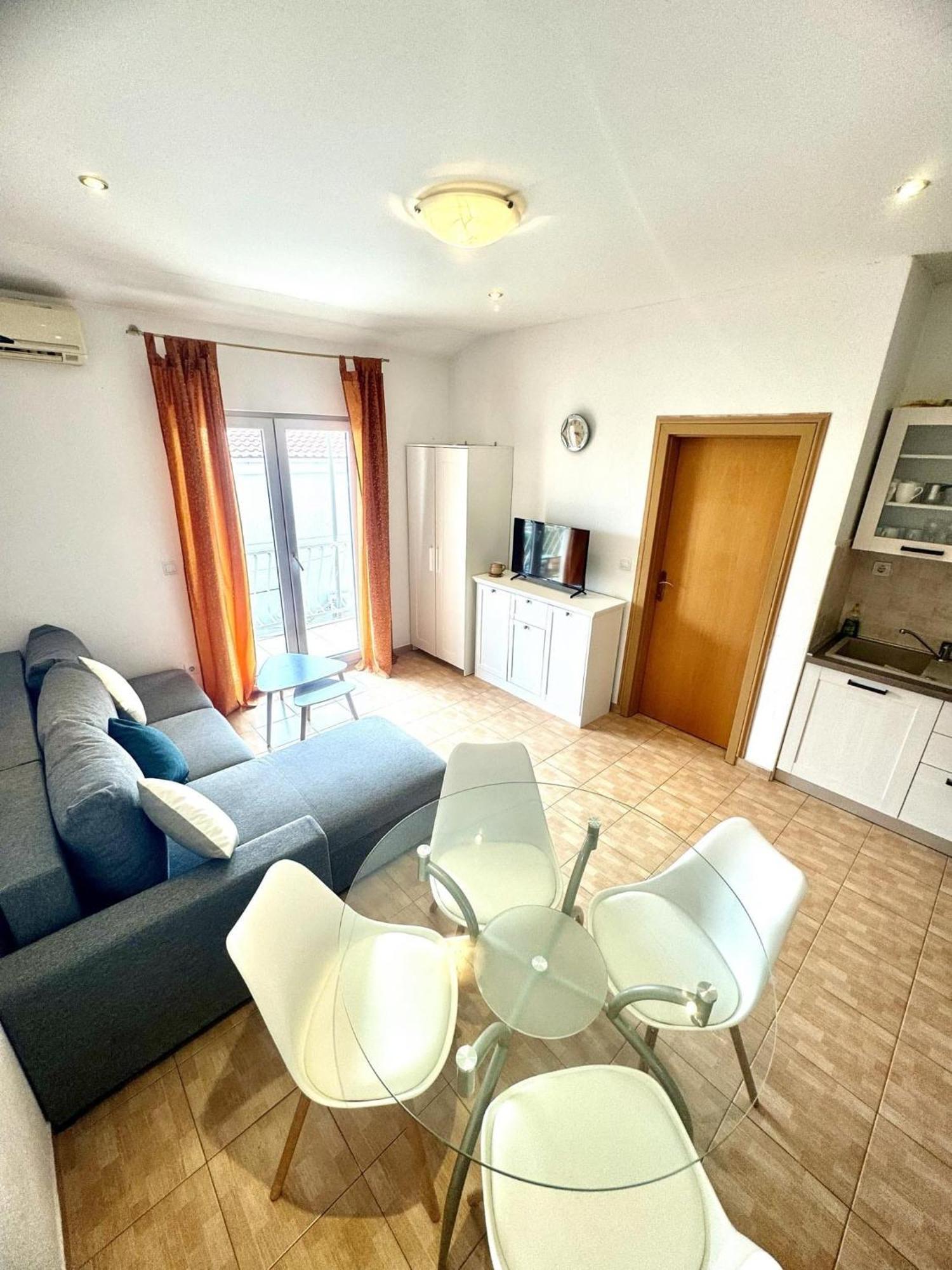 Apartmani Jela Makarska Exterior foto