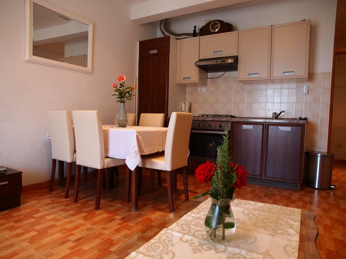 Apartmani Jela Makarska Exterior foto
